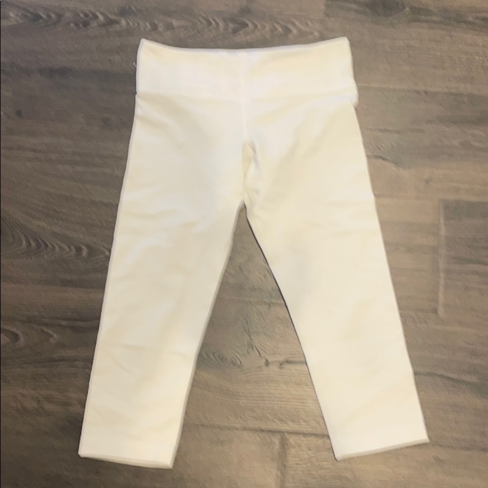 lululemon WU crop white denim sz 6 EUC NO STAINS